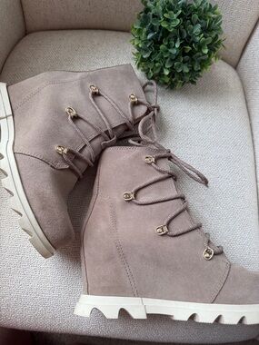 Sorel Women's Taupe Suede Lace-Up Ankle Boots